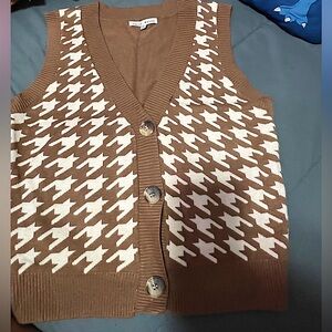 Brown and Cream Sleeveless Cardigan. Size: Large